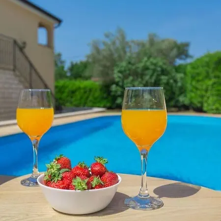 Marea With Pool 200m From The Beach Holiday home