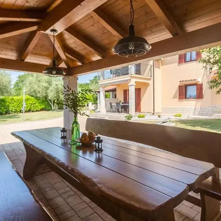 Marea With Pool 200m From The Beach Holiday home