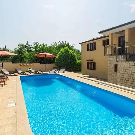 Marea With Pool 200m From The Beach Holiday home