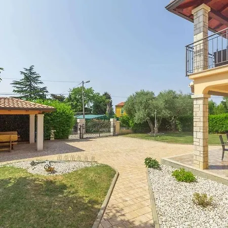 Holiday home Marea With Pool 200m From The Beach Porec