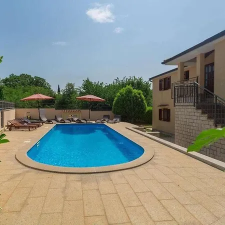 Holiday home Marea With Pool 200m From The Beach Porec